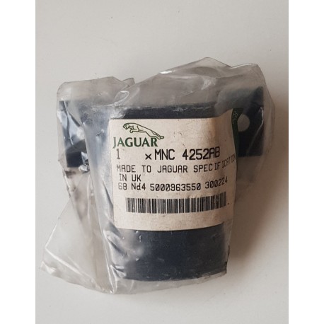 MNC4252AB SOPORTE DE MONTAJE PARA EL RADIADOR JAGUAR